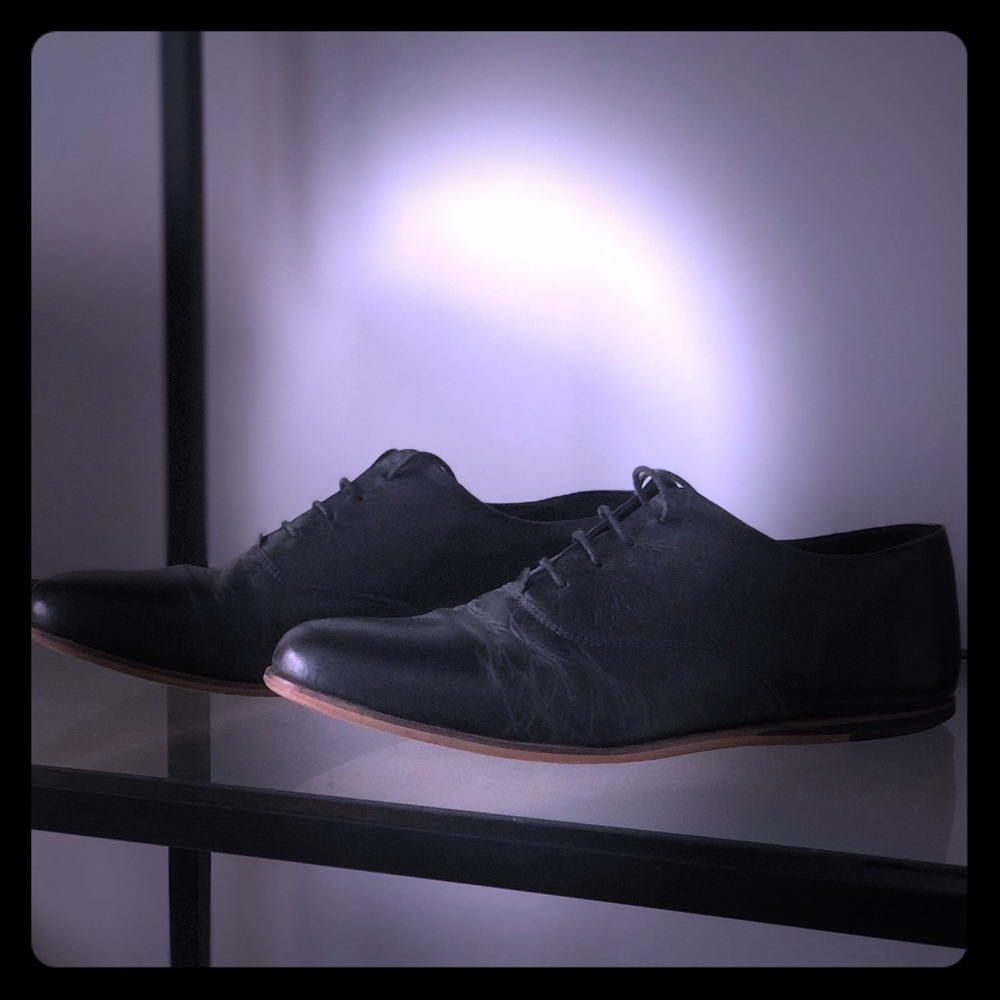 Black leather oxford with slim sole